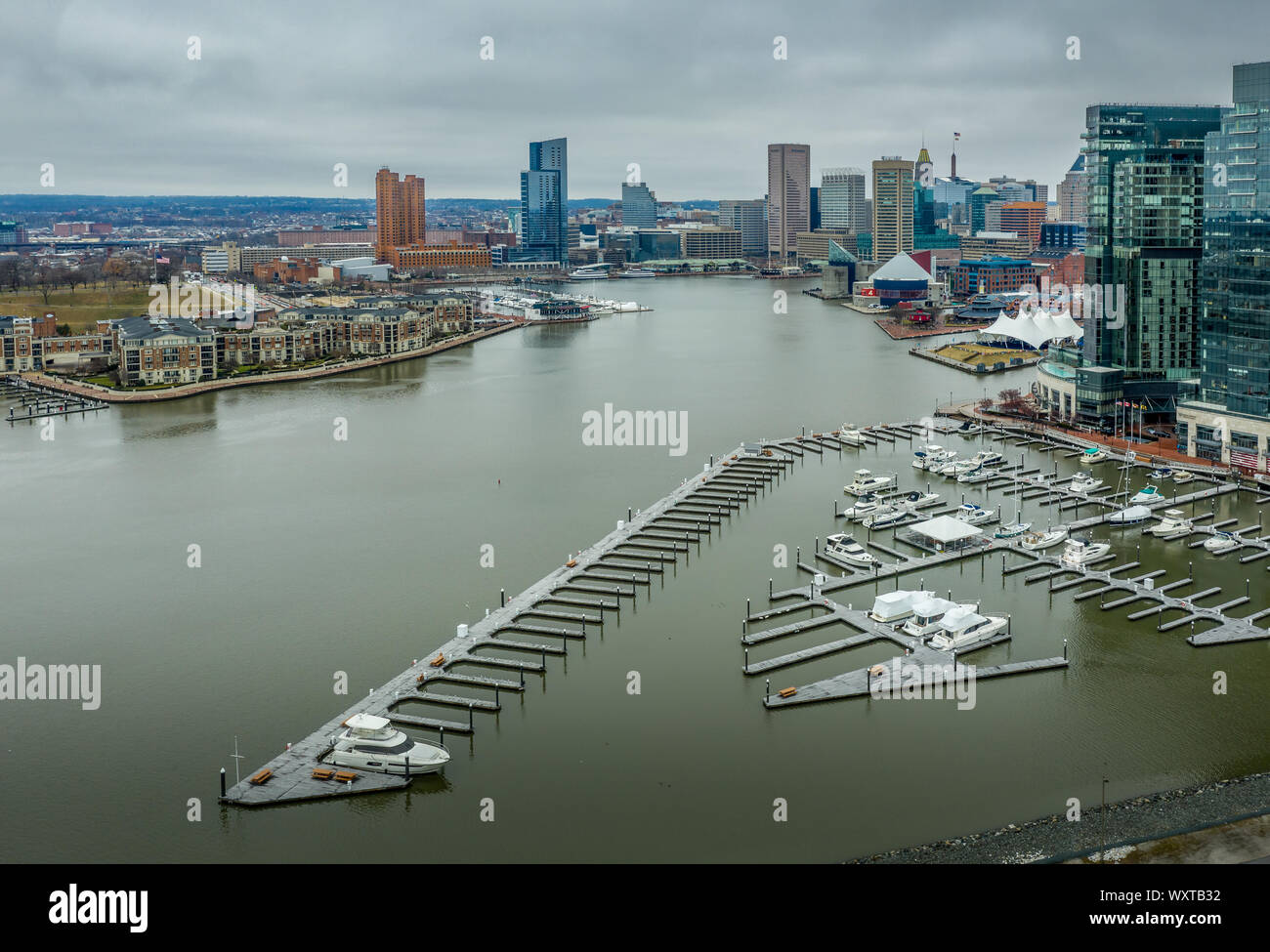 Vue aérienne de la ville de Baltimore avec des gratte-ciel, inner harbor, Maryland USA à Fells Point Banque D'Images