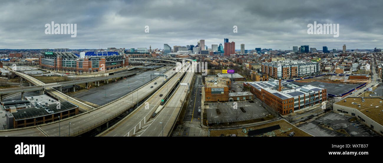 Vue aérienne de la ville de Baltimore avec des gratte-ciel, inner harbor, Maryland USA à Fells Point Banque D'Images