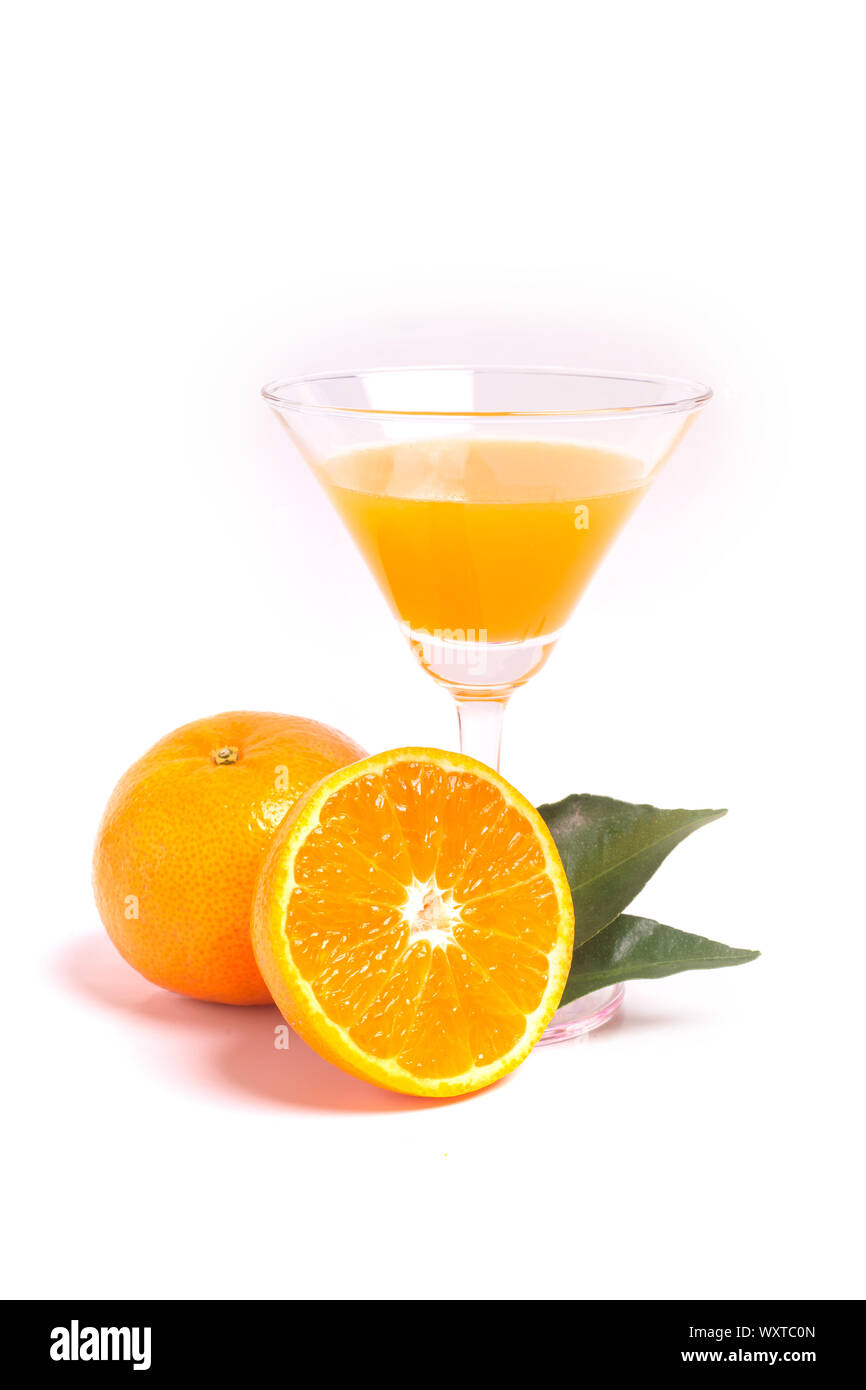 Jus d'orange avec des fruits, isolated on white Banque D'Images