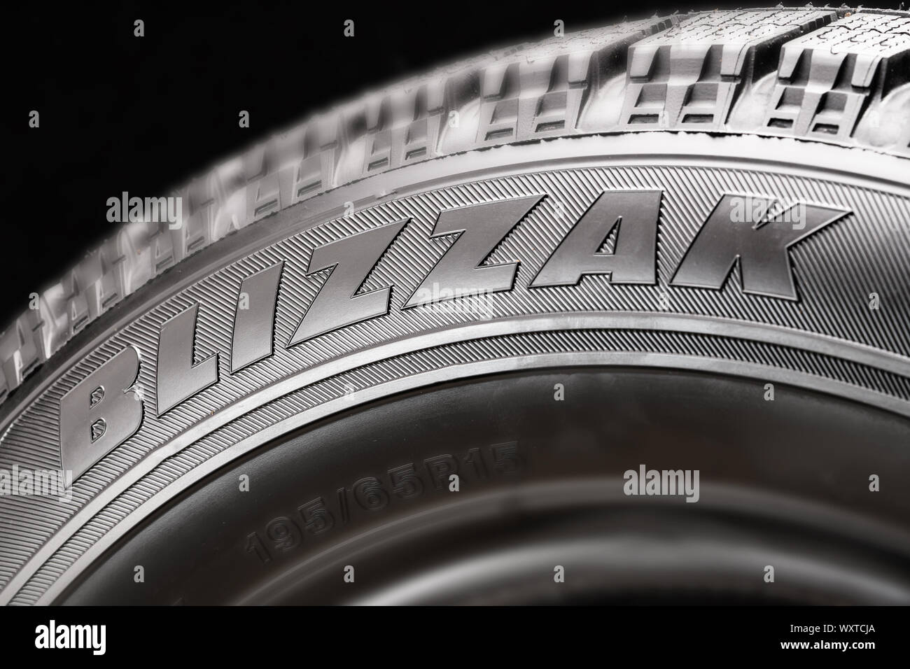 Marque de pneu Banque de photographies et d'images à haute résolution -  Alamy
