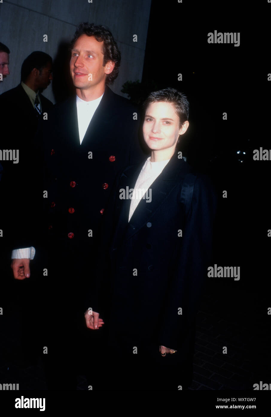 Westwood, Californie, USA 14 décembre 1994 Sam Robards acteur et actrice Jennifer Jason Leigh assister à la 'Prêt à Porter' (Pret-a-Porter) Création le 14 décembre 1994 au Centre d'Avco Cinemas à Westwood, Californie, USA. Photo de Barry King/Alamy Stock Photo Banque D'Images