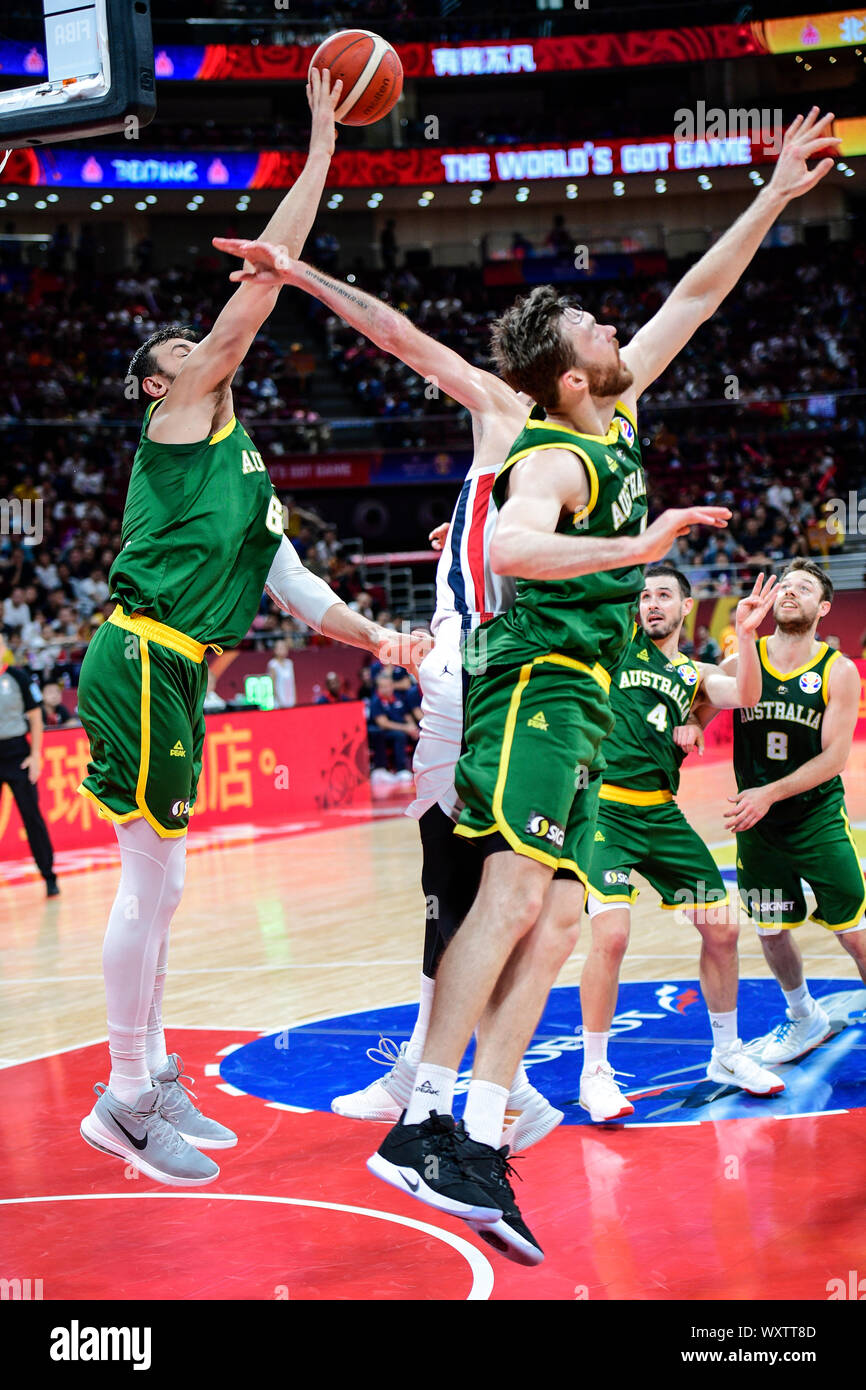 Andrew Bogut qui (Australie) par rapport à la France. Coupe du Monde de  Basket-ball de la FIBA, Chine 2019, demi-finale. Match pour la médaille de  bronze Photo Stock - Alamy