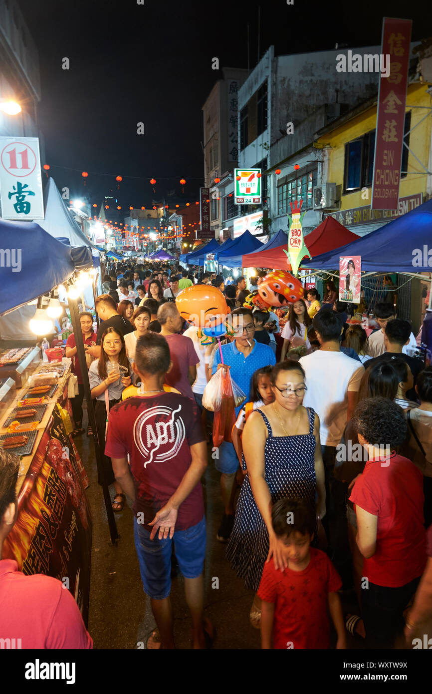 Les gens le pack culturel Kuching mooncake festival chinois en septembre. Dans la région de Kuching, Sarawak, Bornéo, Malaisie. Banque D'Images