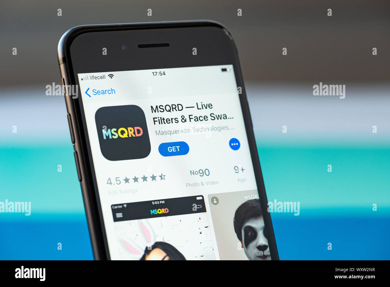 Kiev, Ukraine - le 17 septembre 2019 : Apple iPhone 8 smartphone avec MSQRD mobile sur l'écran Banque D'Images