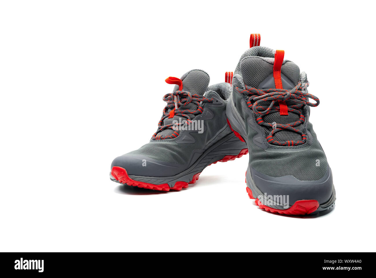 Chaussures de randonnée hommes isolé sur fond blanc. Rouge-gris chaussures de randonnée. Chaussures de sécurité pour l'escalade. Pignon d'aventure. Chaussure de trekking en caoutchouc léger Banque D'Images Chaussures de randonnée hommes isolé sur fond blanc. Rouge-gris chaussures de randonnée. Chaussures de sécurité pour l'escalade. Pignon d'aventure. Chaussure de trekking en caoutchouc léger Banque D'Images