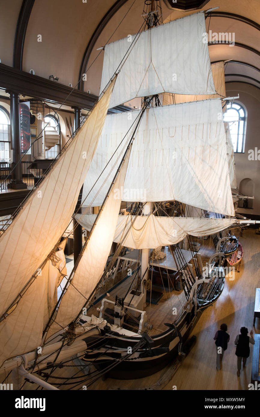 Réplique de Lagoda baleinier à voiles et gréement sur l'affichage à New Bedford Whaling Museum, Massachusetts, USA Banque D'Images
