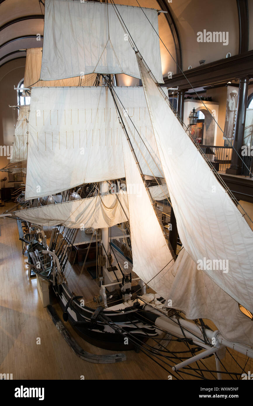 Réplique de Lagoda baleinier à voiles et gréement sur l'affichage à New Bedford Whaling Museum, Massachusetts, USA Banque D'Images