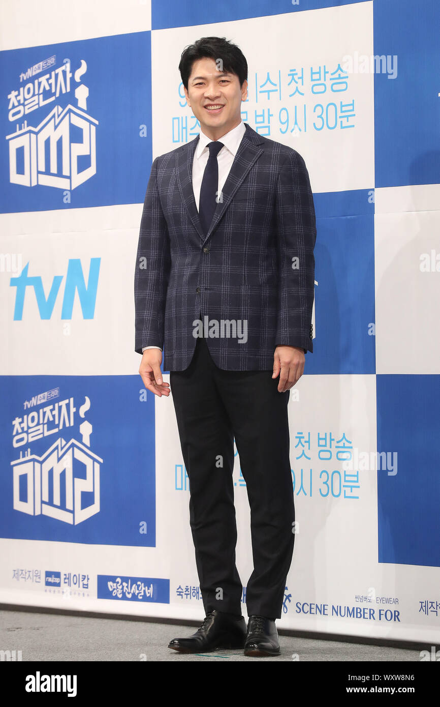18 Sep, 2019. L'acteur coréen S. Kim Sang-kyung acteur sud-coréen Kim Sang-kyung, qui stars dans le nouveau drama "miss Lee," pose pour une photo lors d'un événement publicitaire à Séoul le 18 septembre 2019. Le premier épisode du drama sera diffusé sur le canal de câble tvN, le 25 septembre. Credit : Newcom/Alamy/Yonhap News Live Banque D'Images