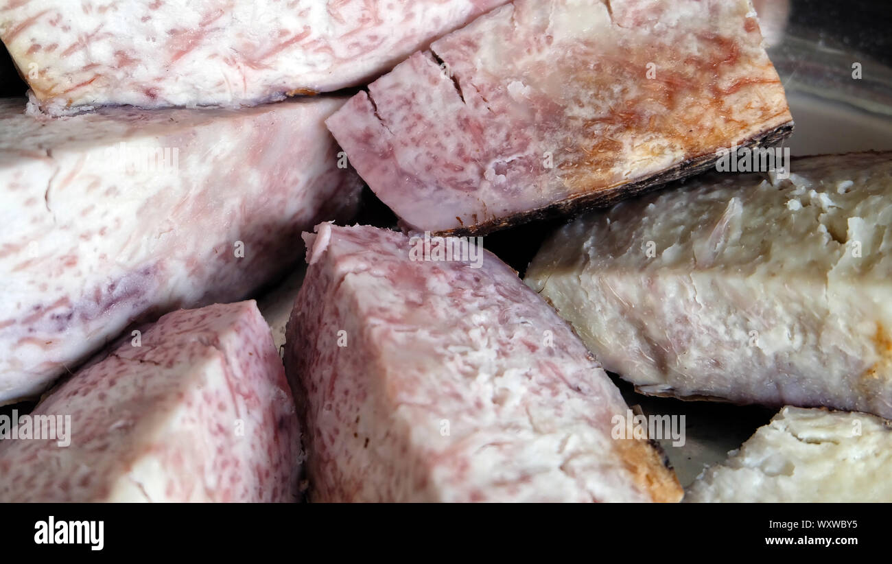 Close up de pourpre à la vapeur les tranches d'igname. Banque D'Images