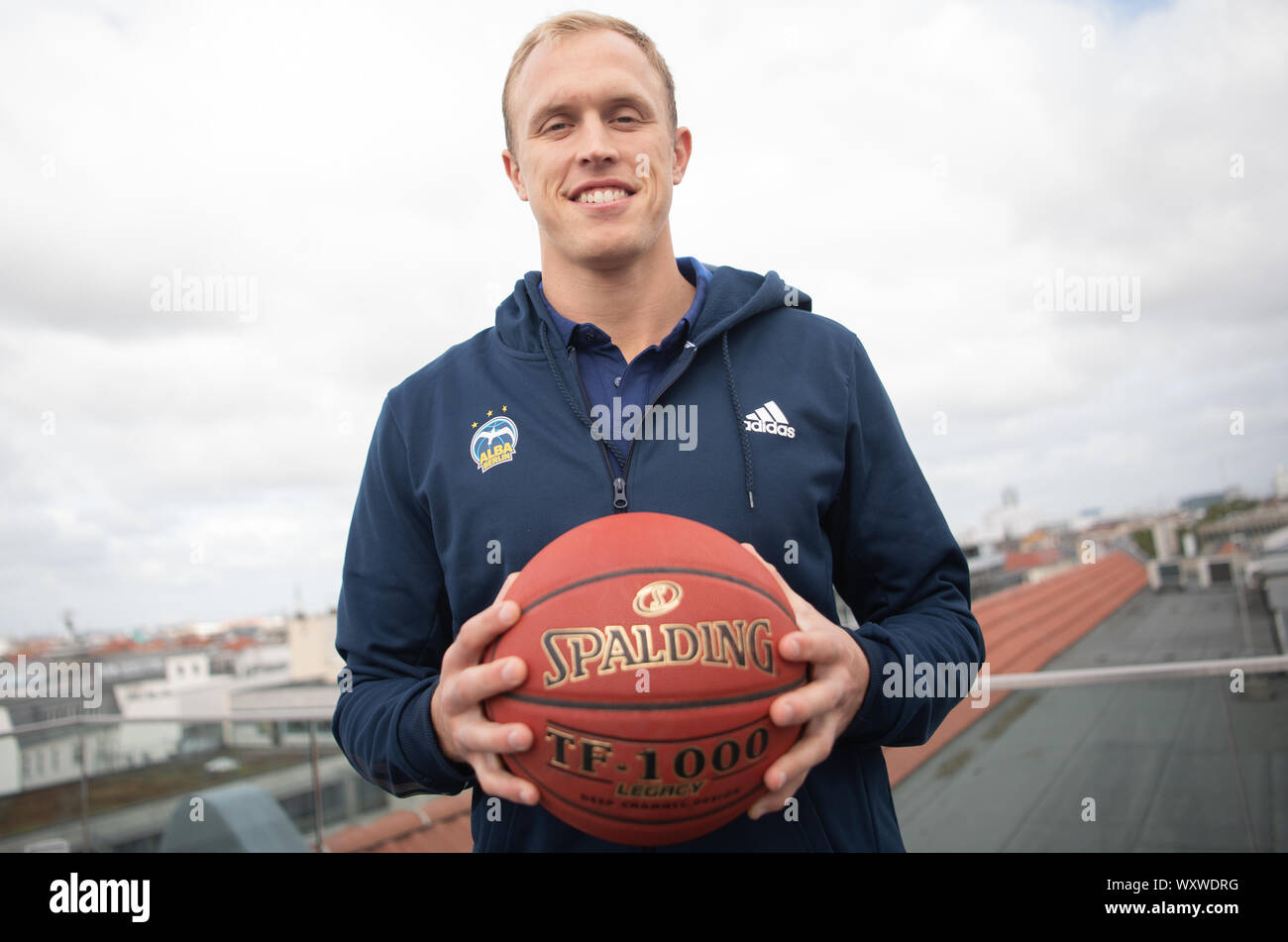 Berlin, Allemagne. 18 Sep, 2019. Bundesliga : Basket-ball, de la saison-Pk Alba Berlin, Luc Sikma d'Alba Berlin avec ballon en main Crédit : Tom Weller/dpa/Alamy Live News Banque D'Images