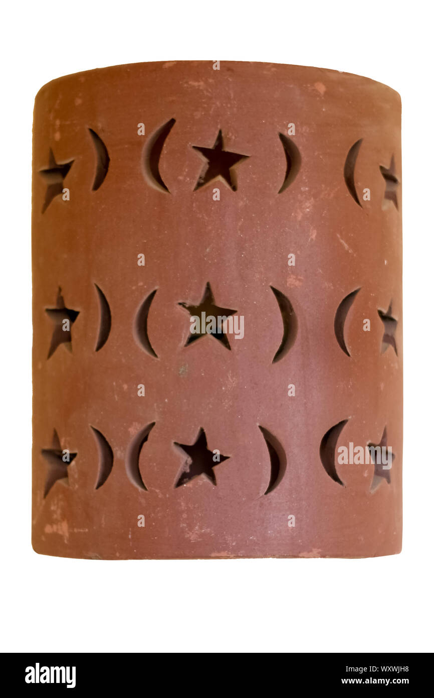 Une ancienne lampe murale céramique arabe sur fond blanc Banque D'Images