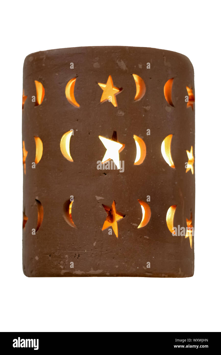 Une ancienne lampe murale céramique arabe sur fond blanc Banque D'Images