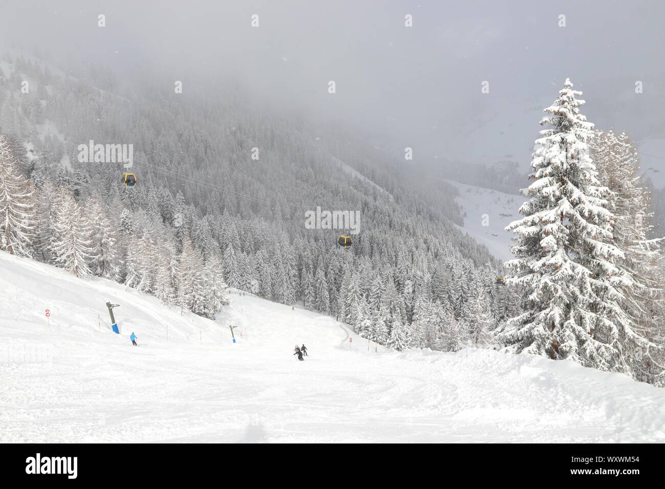 Alpes autrichiennes l'hiver ski resort - Mayrhofen dans le Tyrol. Alpes centrale autrichienne. Moesl ski run. Banque D'Images