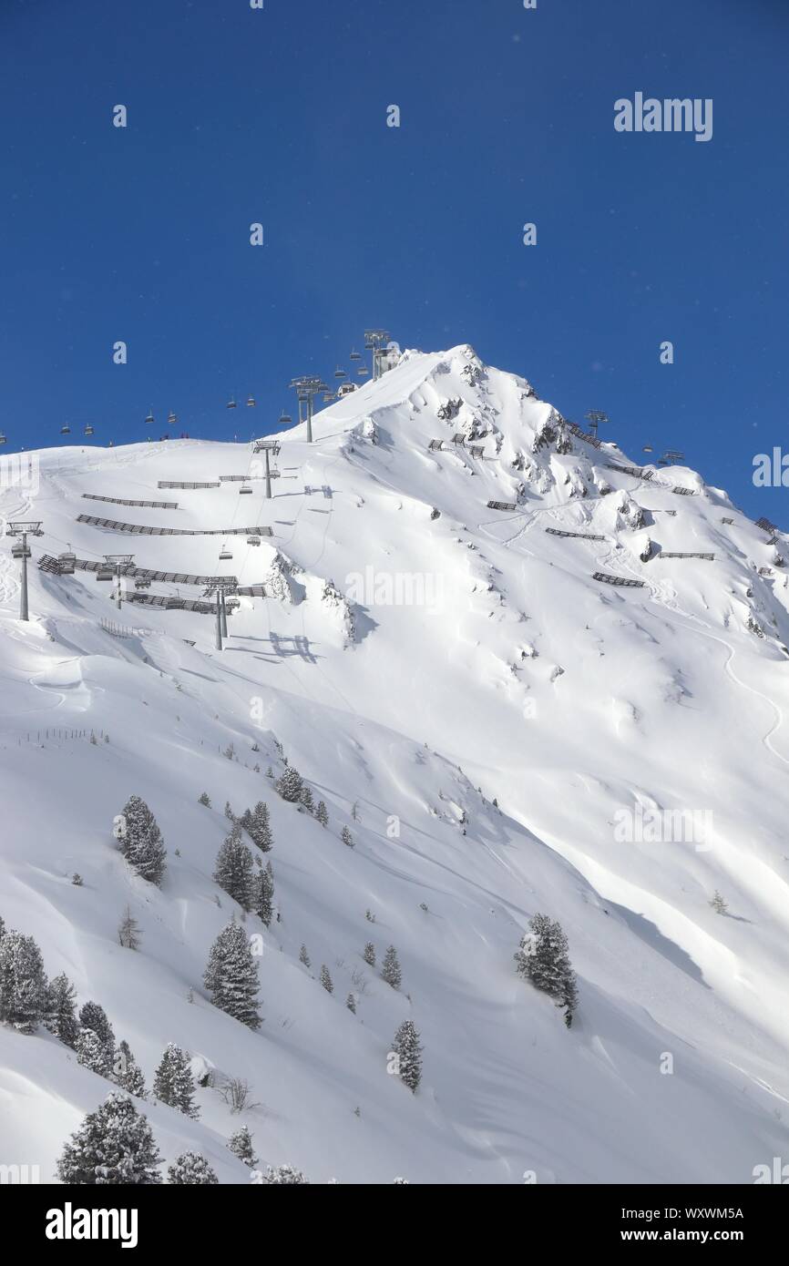 Alpes autrichiennes l'hiver ski resort - Mayrhofen dans le Tyrol. Alpes centrale autrichienne. Horberg mountain. Banque D'Images