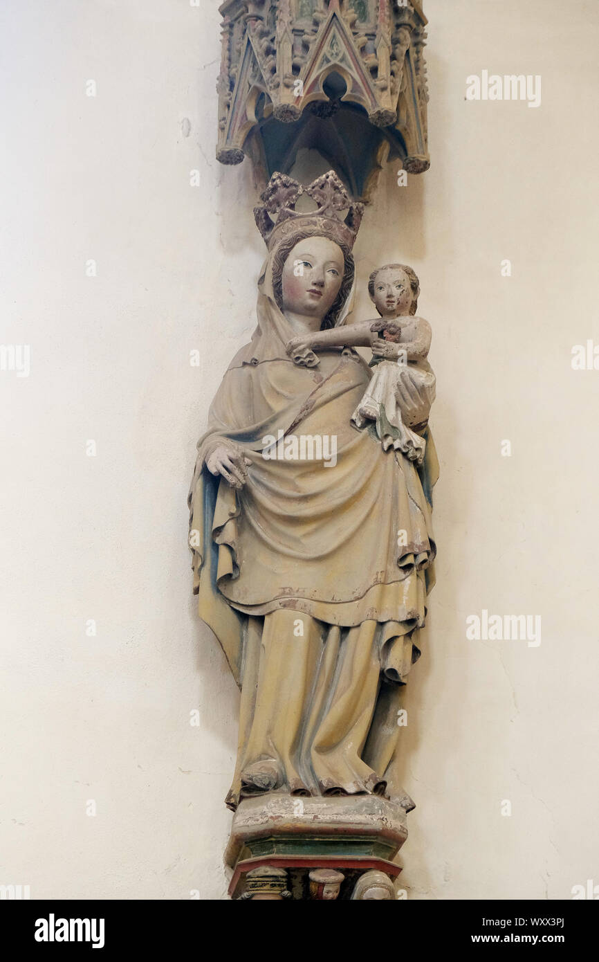Vierge à l'enfant, statue dans l'église des Franciscains à Rothenburg ob der Tauber, Bavière, Allemagne Banque D'Images
