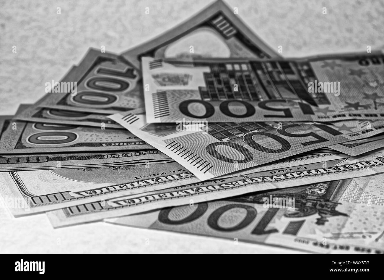 Bouchent les billets de banque Banque d'images noir et blanc - Alamy