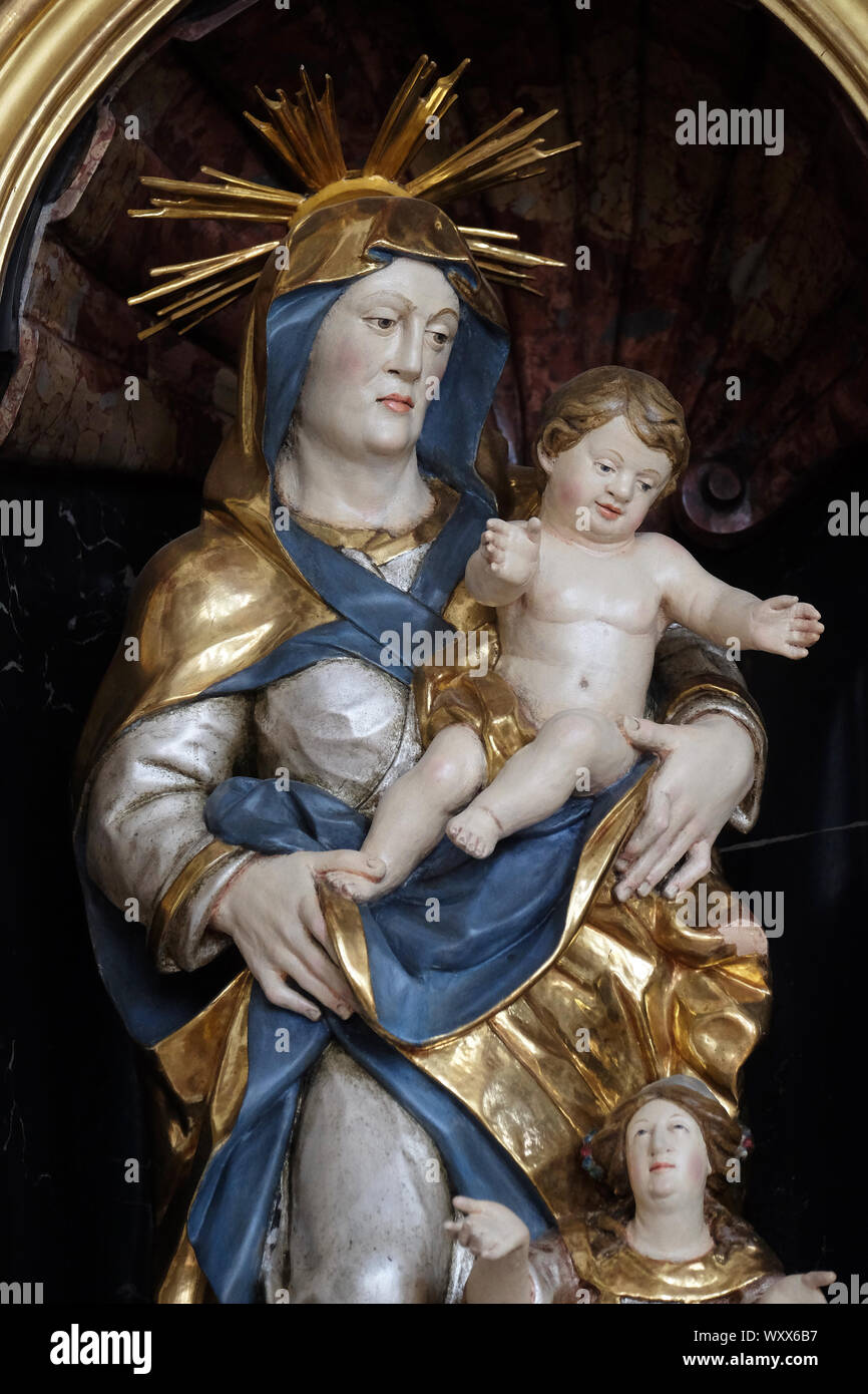 Sainte Anne, autel statue dans l'église de Sainte Agathe dans Schmerlenbach, Allemagne Banque D'Images