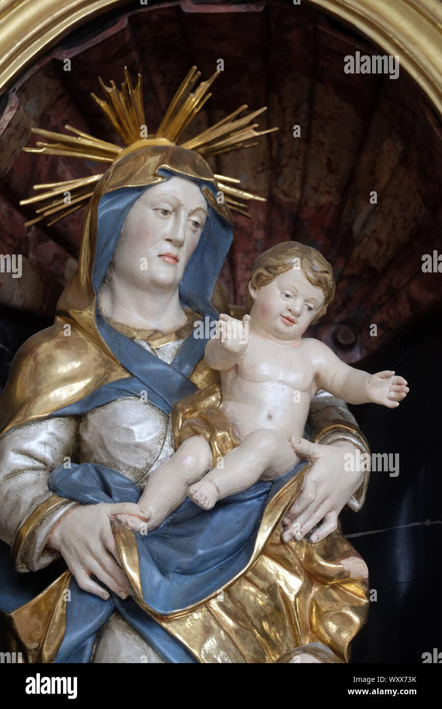 Sainte Anne, autel statue dans l'église de Sainte Agathe dans Schmerlenbach, Allemagne Banque D'Images