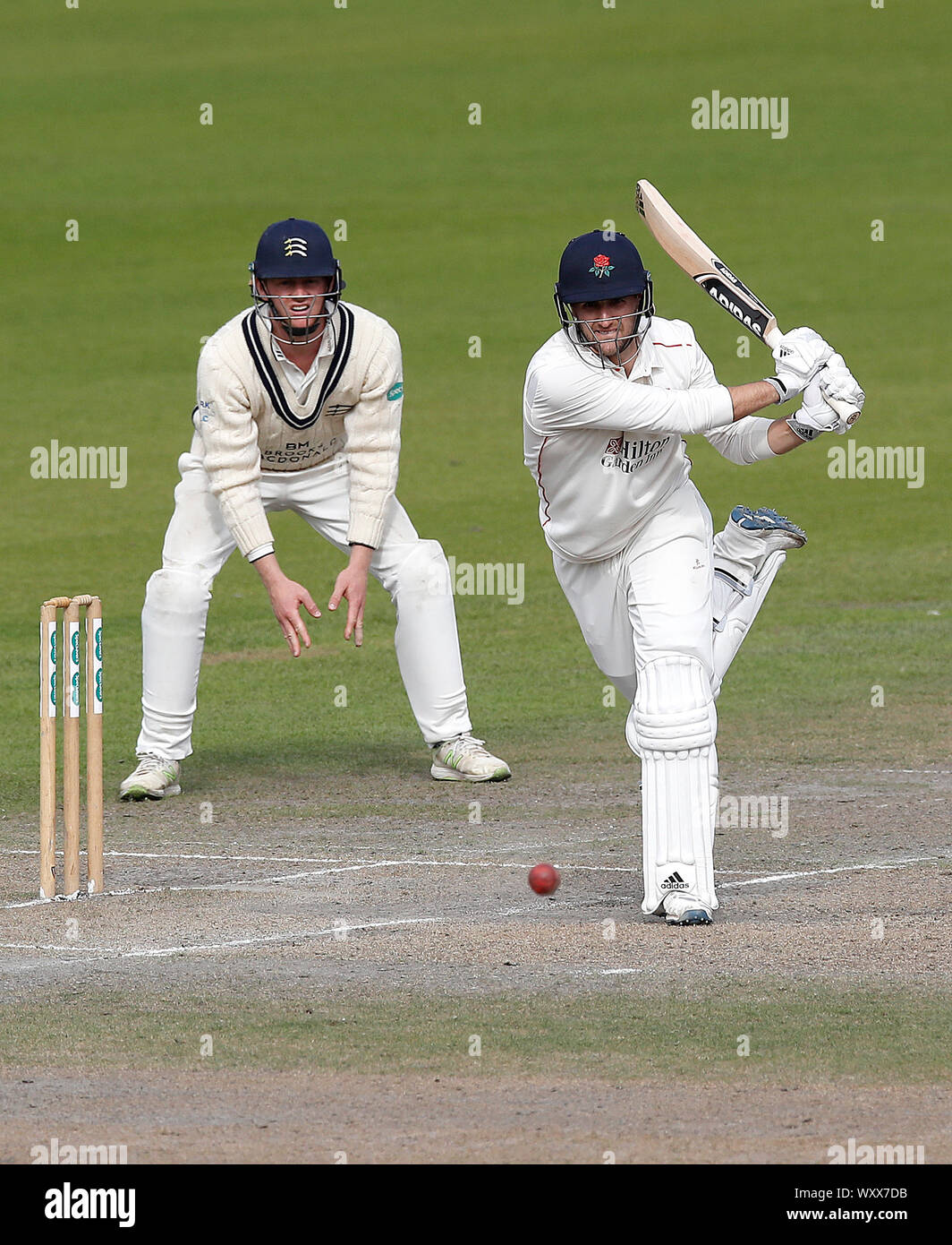 Liam du Lancashire Livingstone hits contre Middlesex, au cours de la troisième journée du Championnat de Specsavers County Deux match à Old Trafford, Manchester. Banque D'Images