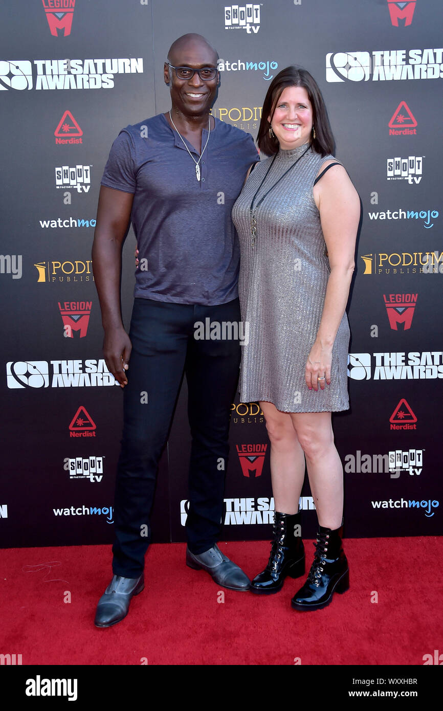 Lance Reddick et son épouse Stephanie Reddick participant à la 45e