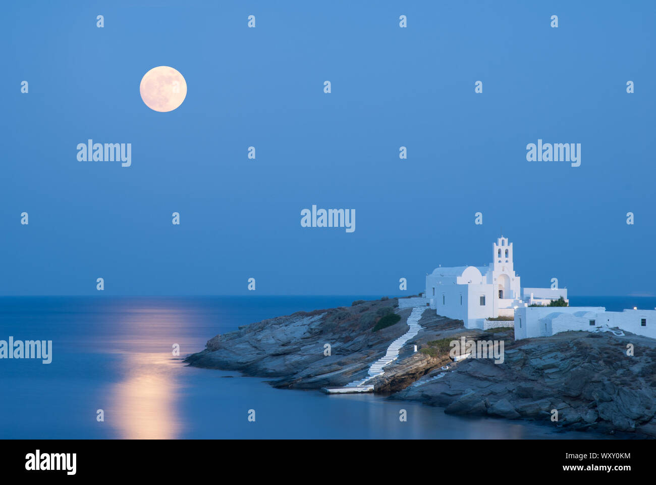 Église de Panagia Chrisopigi dans l'île de Sifnos, Grèce Banque D'Images