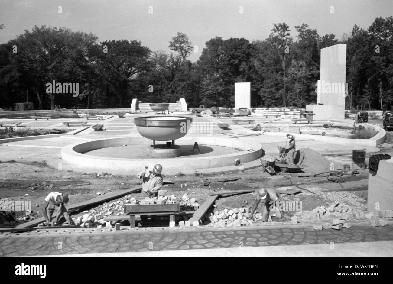 Mémorial à Theodore Roosevelt en construction sur Theodore Roosevelt Island, Washington, D.C., USA, photo de Warren K. Leffler, Octobre 1965 Banque D'Images