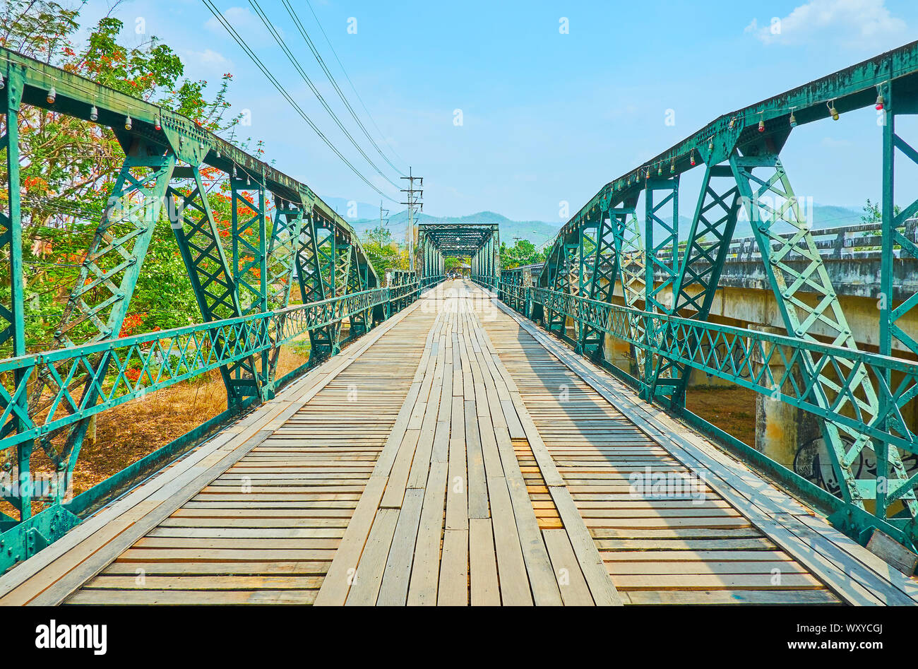 À pied ou Prawatsart historique Saphan Memorial Bridge, construit pendant la Seconde Guerre mondiale à travers la rivière Pai, Thaïlande Banque D'Images