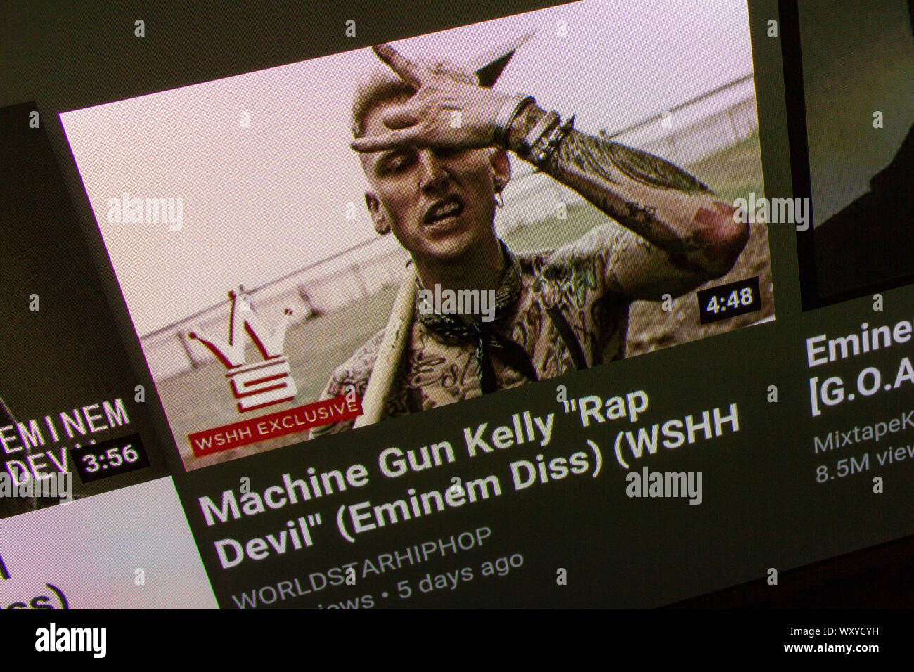 Rancune entre Eminem et le MGK comme indiqué sur youtube Banque D'Images