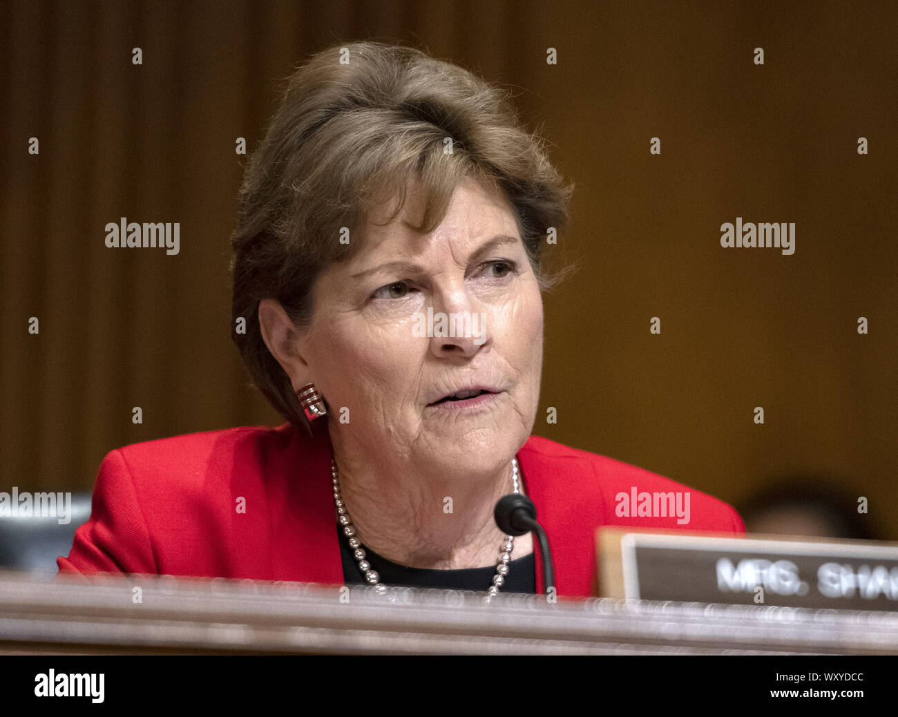 Washington DC, USA. 18 Sep, 2019. Sénateur des États-Unis Jeanne Shaheen (démocrate du New Hampshire) questions David Stilwell, Secrétaire d'État adjoint aux affaires de l'Asie et du Pacifique, Département d'Etat, comme il témoigne devant le comité sénatorial des affaires étrangères sur les ''La politique américaine dans la région indo-pacifique : Hong Kong, des alliances et des partenariats, et d'autres questions'' sur la colline du Capitole à Washington, DC le mercredi 18 septembre 2019 Credit : Ron Sachs/CNP/ZUMA/Alamy Fil Live News Banque D'Images