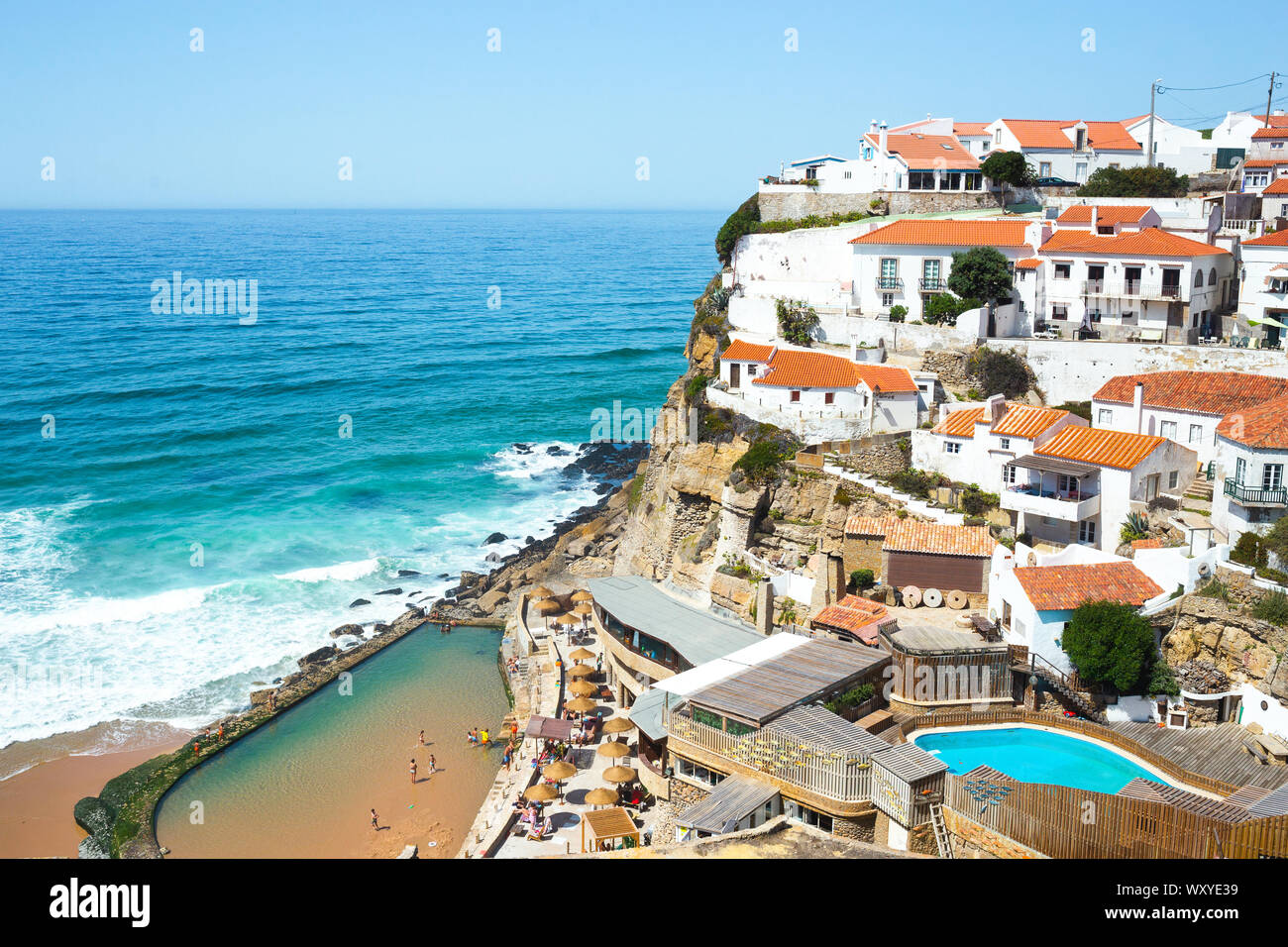 Une belle ville côtière dans la région de Sintra, Portugal. Banque D'Images