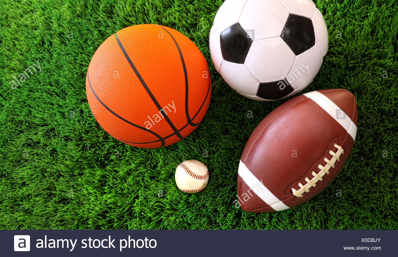 Assortiment De Sport Balls On Green Grass Photo Stock Alamy