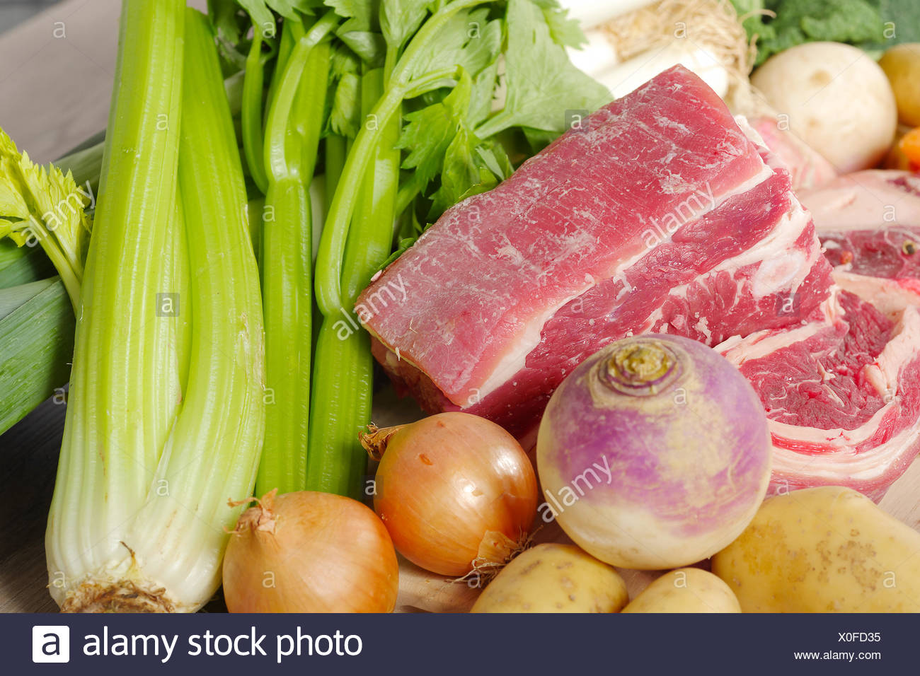 Boeuf Et Legumes Pour La Preparation Des Pot Au Feu Photo Stock