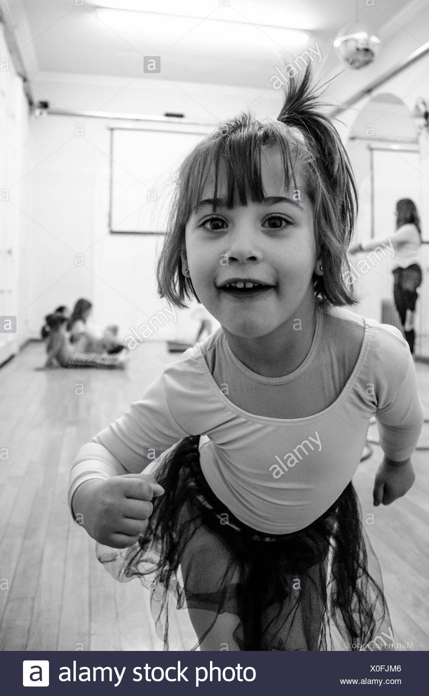 Portrait Of cute girl Making face au Studio Banque D'Images
