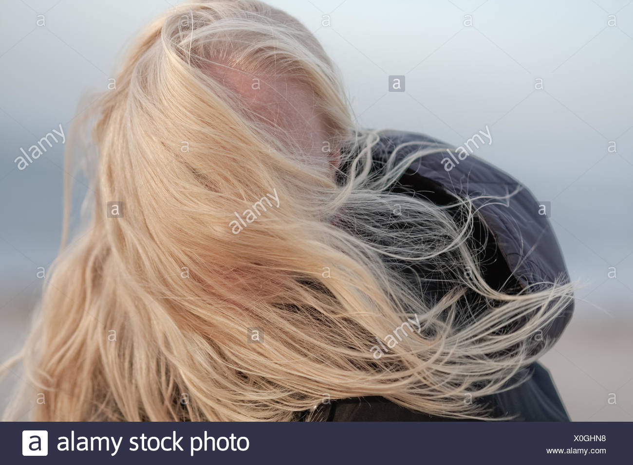 Les Cheveux En Soufflant Devant Les Yeux Photo Stock Alamy