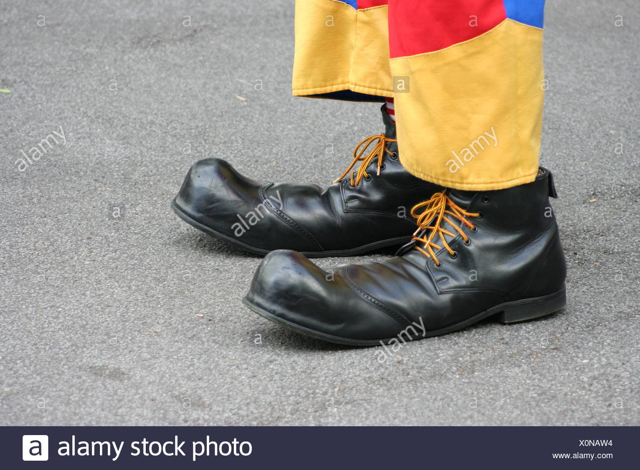 chaussures de clown en cuir
