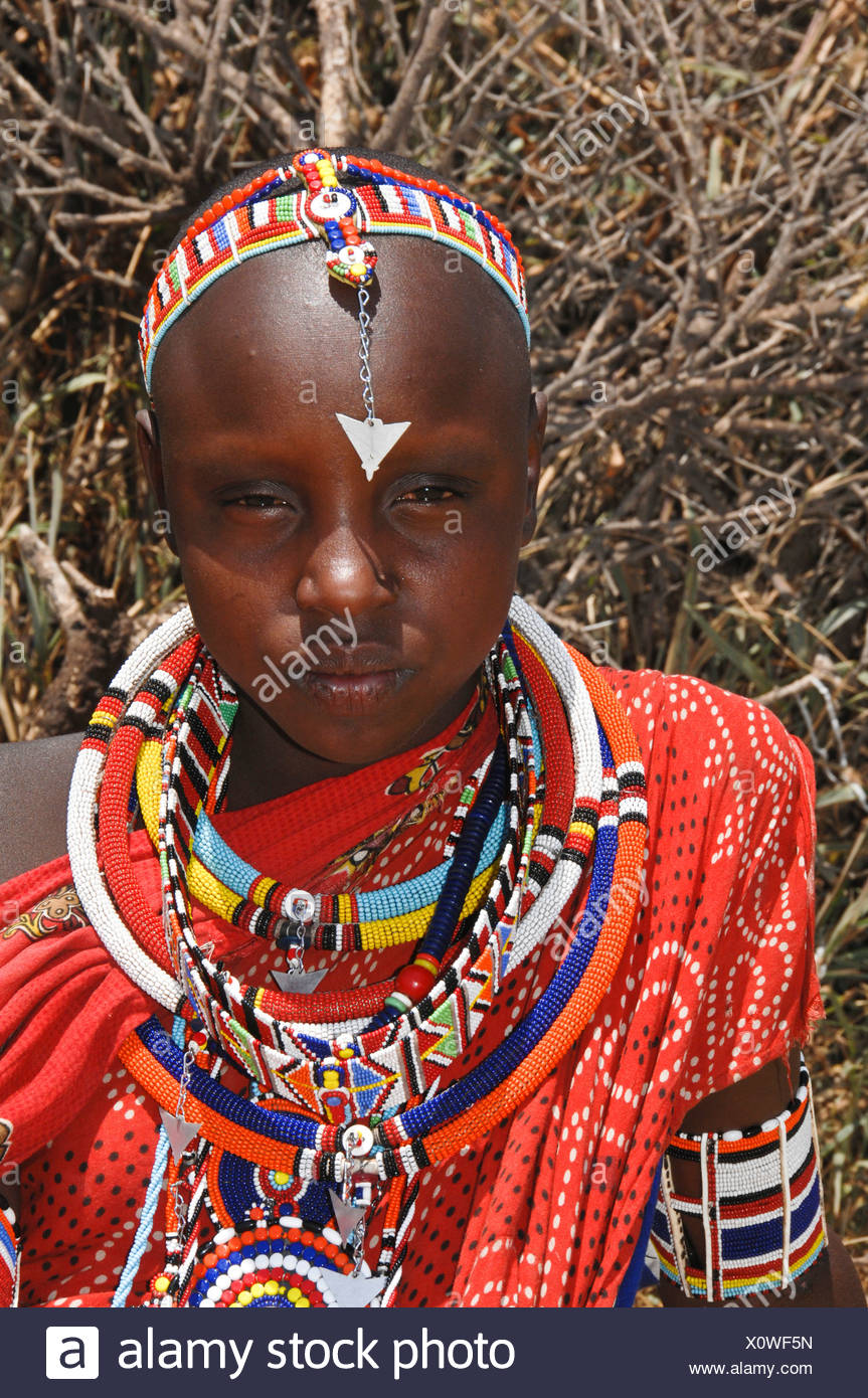 Massai, Massai femme avec des vêtements et des bijoux traditionnels, le  parc national Amboseli, Kenya, Africa Photo Stock - Alamy