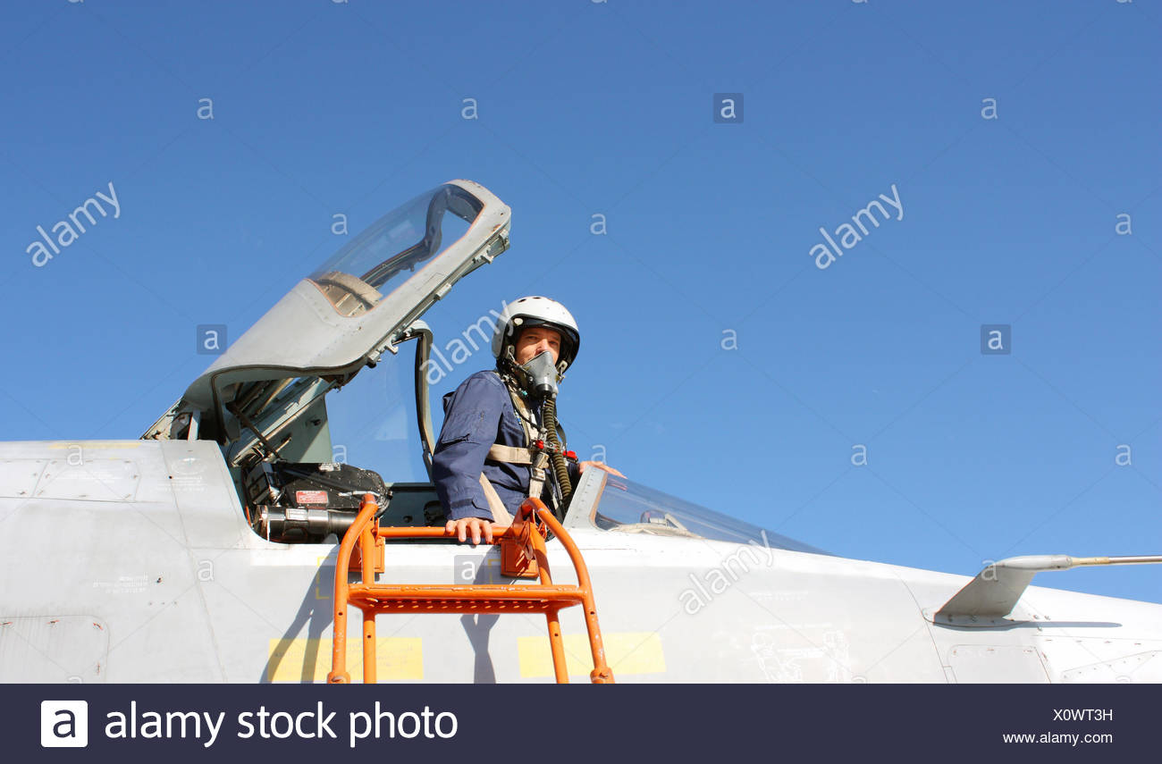 Le pilote militaire dans l'avion Banque D'Images