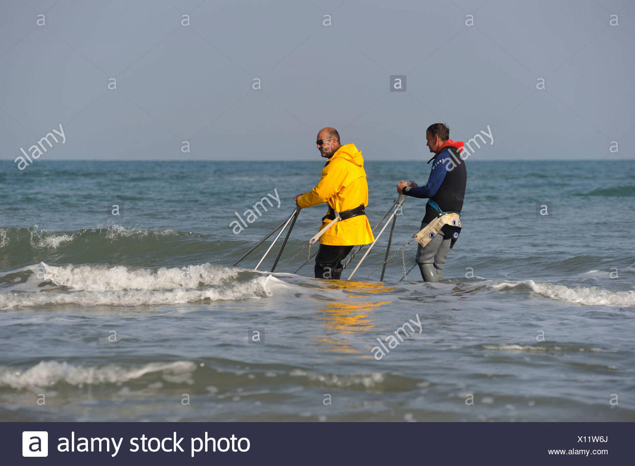 Les Pêcheurs De Coquillages Tellines La Plage De L