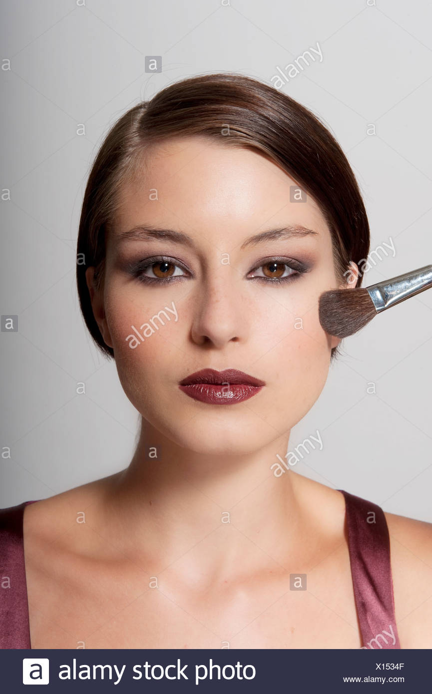 Faire étape Par étape Jusqufemelle Court Cheveux Brun Vêtu