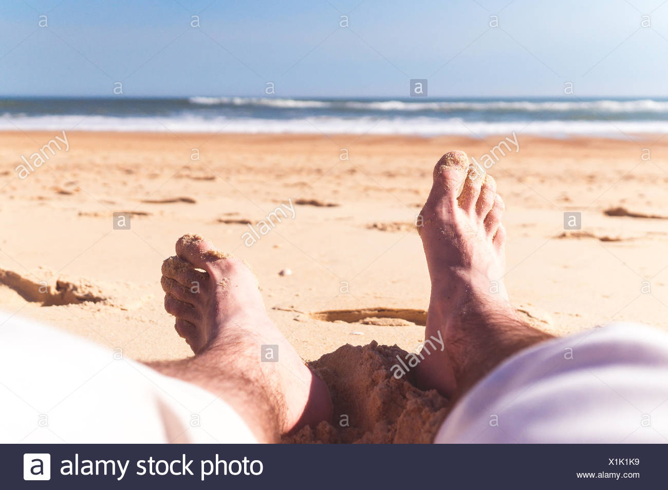 La France Les Jambes De Lhomme Contre La Mer Et Plage De