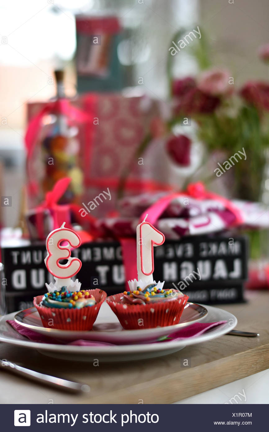 Decoration De Table Pour L Anniversaire De L Adolescent 13 Ans Photo Stock Alamy Decoration De Table Pour L Anniversaire De L Adolescent 13 Ans Photo Stock Alamy