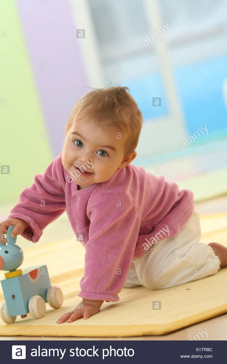 Bebe 9 Mois Fluage Jouer Modele Sorti Personnes Enfant Nourrisson Ajouter Le Support Robes Dark Haired Decouvertes Interieur Apprendre Filles Jouets Peu De Cog Sourire Photo Stock Alamy Bebe 9 Mois Fluage Jouer Modele Sorti Personnes Enfant Nourrisson Ajouter Le Support Robes Dark Haired Decouvertes Interieur Apprendre Filles Jouets Peu De Cog Sourire Photo Stock Alamy
