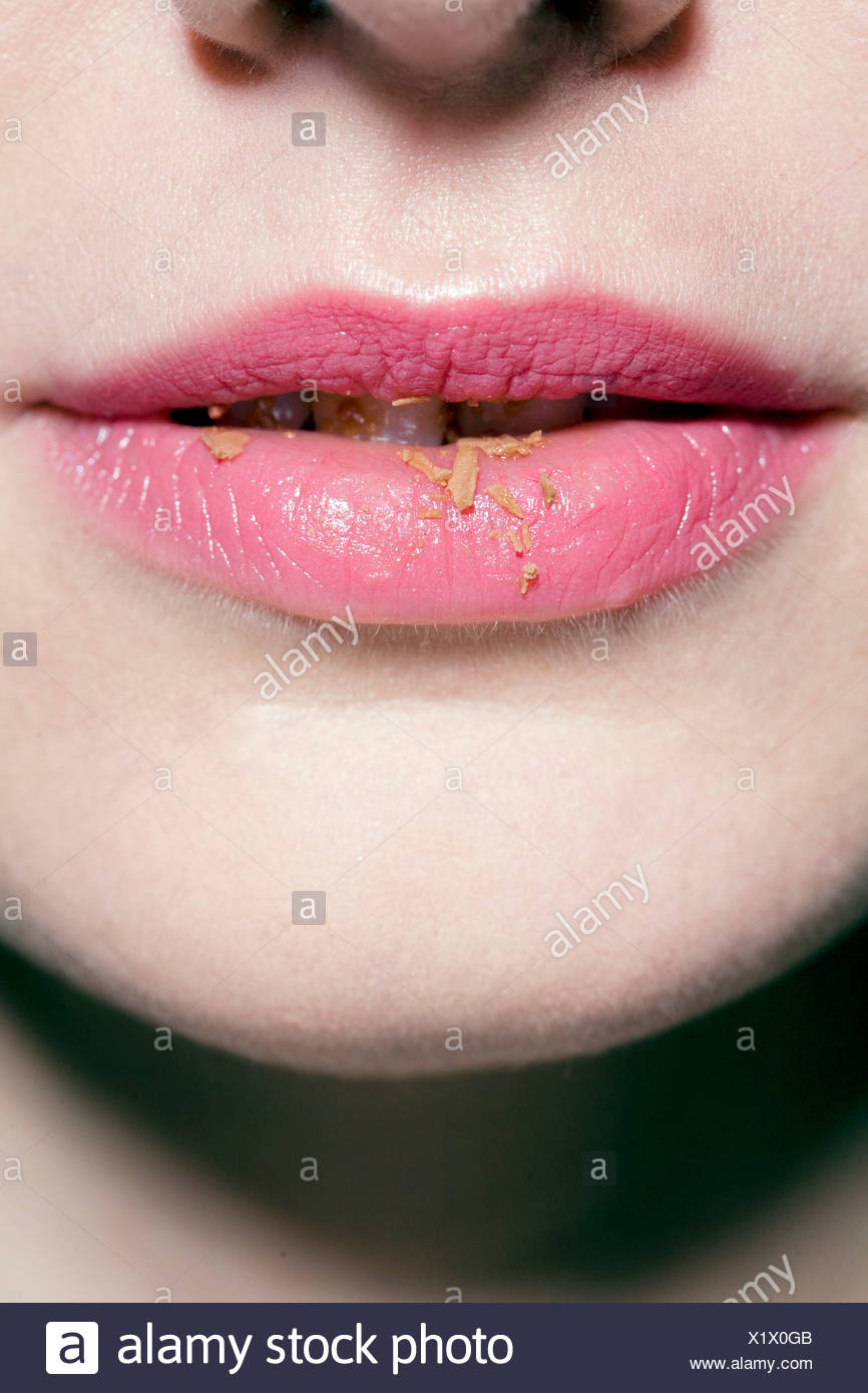 Porter Féminin Rouge à Lèvres Rose Avec Paillettes De