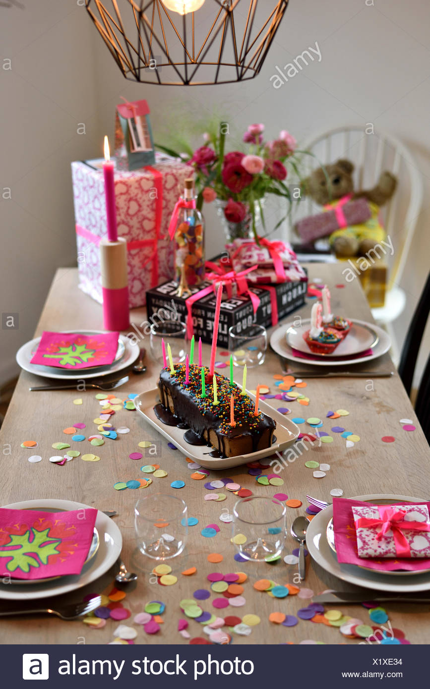 Decoration De Table Pour L Anniversaire De L Adolescent 13 Ans Photo Stock Alamy Decoration De Table Pour L Anniversaire De L Adolescent 13 Ans Photo Stock Alamy