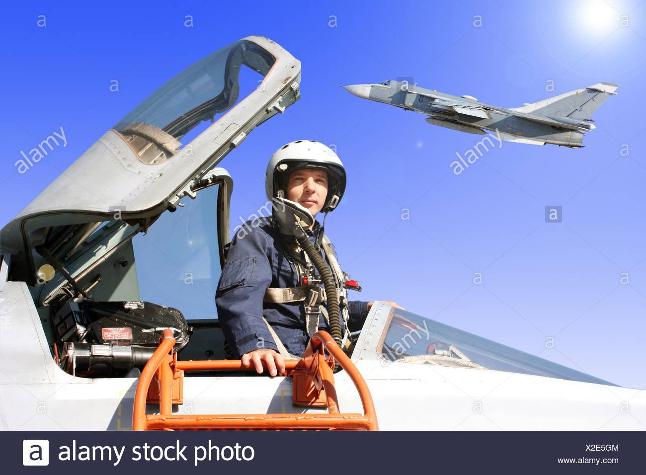 Le pilote militaire dans l'avion Banque D'Images