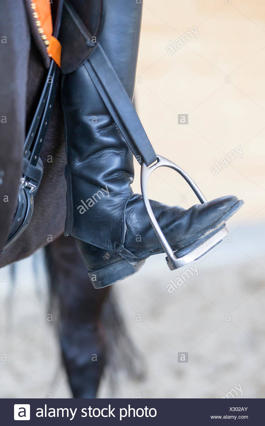 L'équitation les orteils se tourna vers loin Banque D'Images