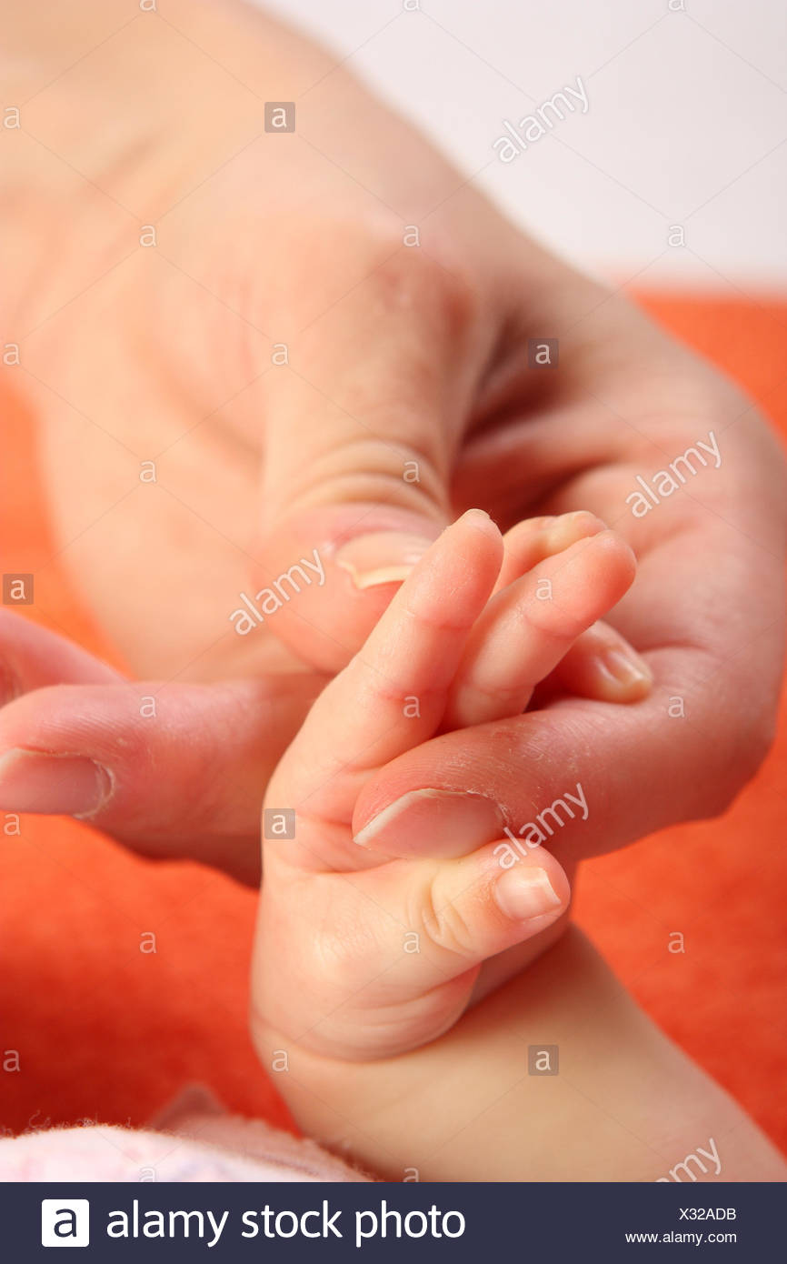 Cote Bebe Enfant Part Enfant Tout Petit Doigt Main Mains Mere Bebe Maman Ma Maman Photo Stock Alamy