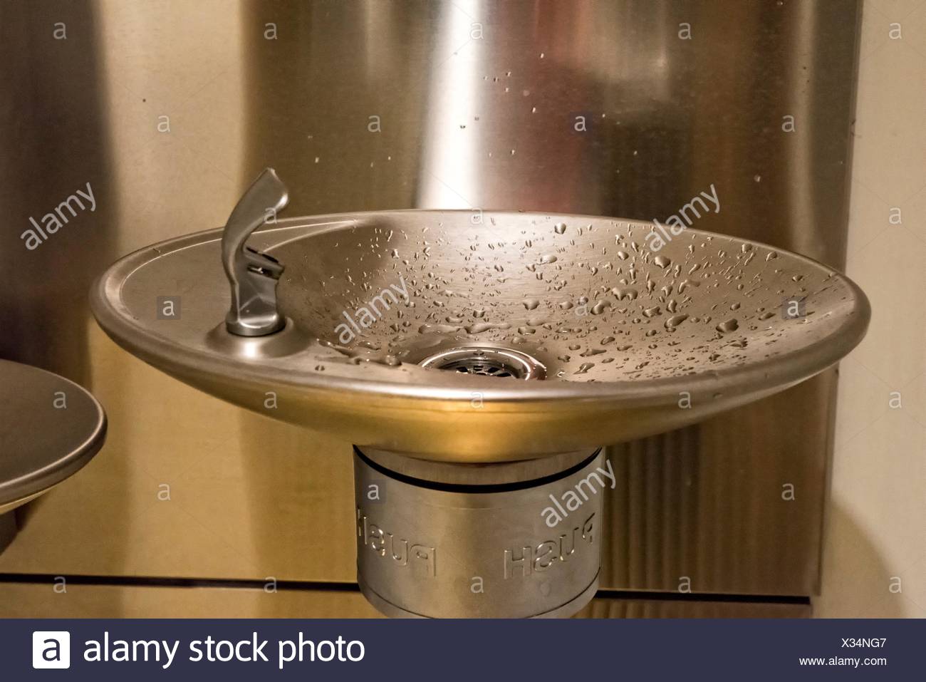 Fontaine Murale Les Gouttelettes Deau Qui Tapissent L