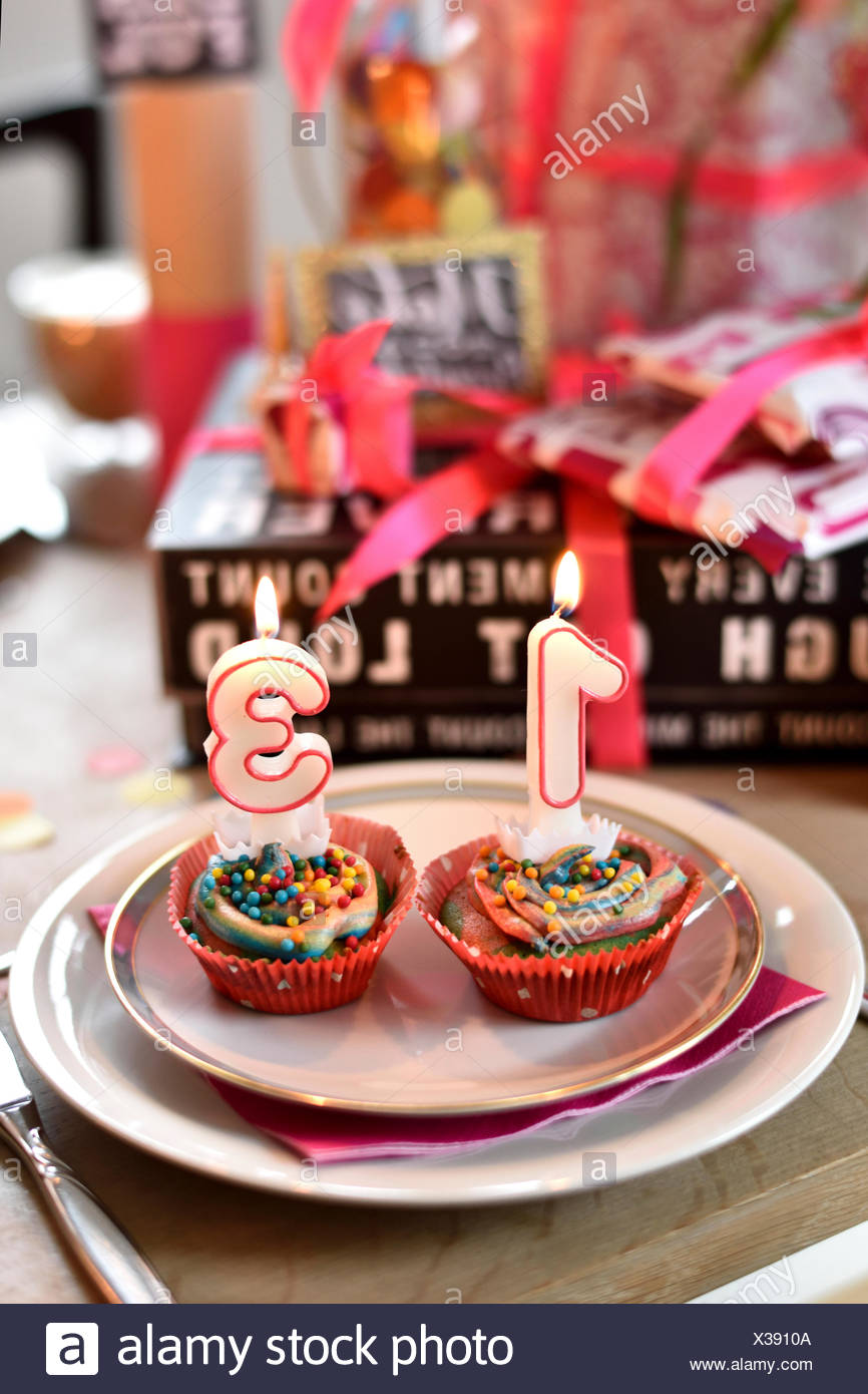 Decoration De Table Pour L Anniversaire De L Adolescent 13 Ans Photo Stock Alamy Decoration De Table Pour L Anniversaire De L Adolescent 13 Ans Photo Stock Alamy