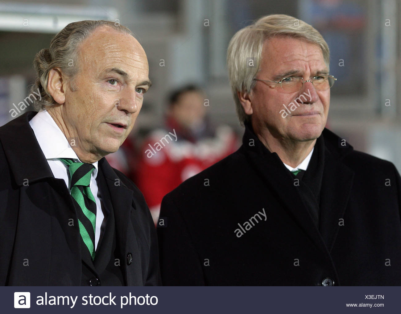 Président de la German soccer club Borrussia Moenchengladbach Rolf Koenigs (r.) et son vice Siegfried Soellner (l.) Banque D'Images